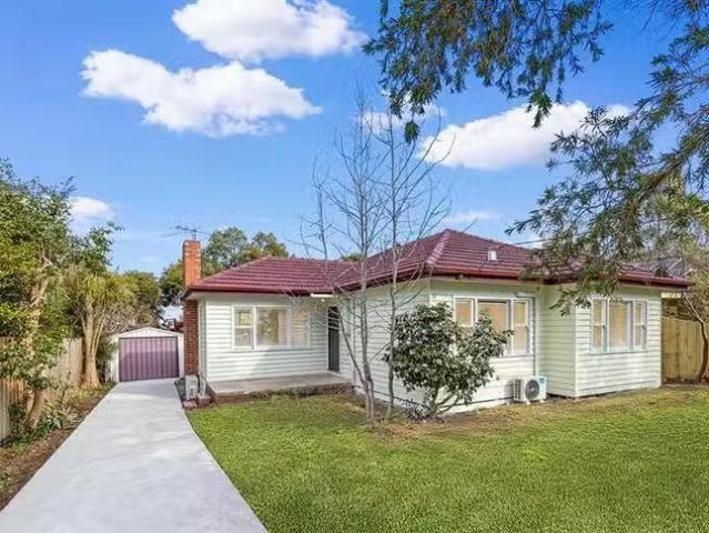 Deal! 3 BR 22 Lincoln Avenue, Glen Waverley, VIC 3150