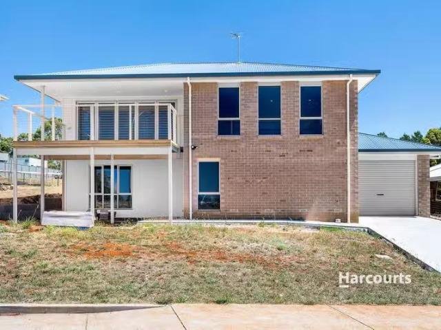 For Rent! 3 BR 22 Southern Cross Drive, ULVERSTONE, TAS 7315.