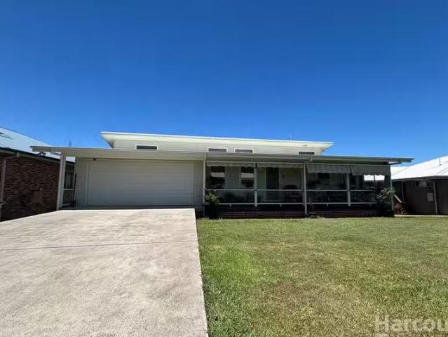 Cheap 3 BR 27 Webster Street, West Kempsey, NSW 2440 House f.