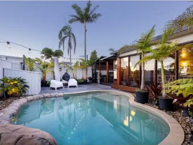 Cozy 3 BR 27 Boyd Street, Tugun House for rent Listed by Prd.