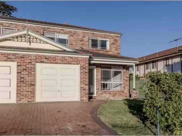 Unique 3 BR 2/42 Luttrell Street, Glenmore Park Townhouse for.