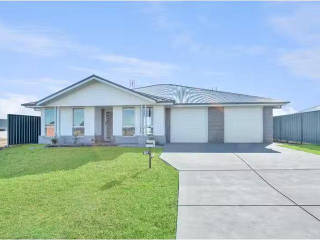 Unique 3 BR 24 Formation St, GILLIESTON HEIGHTS House for rent.