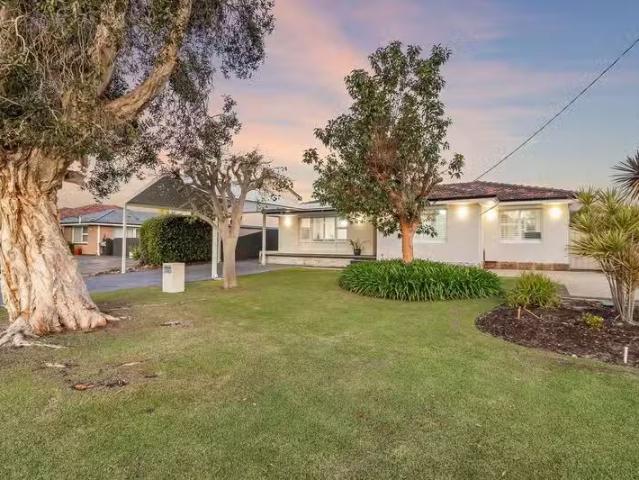 Cozy 3 BR 24 Glover Street, DIANELLA, WA 6059 House for Rent