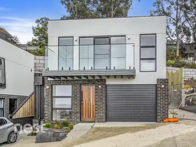 Just in! 3 BR 2/54 Hillside Drive, Blackmans Bay, TAS 7052