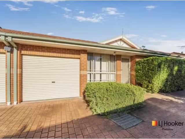 Cheap 3 BR 2/55 Maclaurin Avenue, East Hills Townhouse for ren.