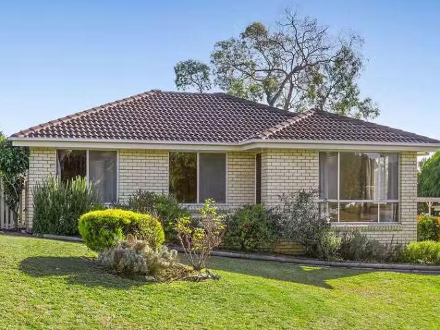 Cheap 3 BR 25 Calder Crescent, BLACKMANS BAY, TAS 7052 House.