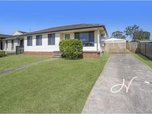 Just in! 3 BR 25 Michael Hill Avenue, Woodberry House for rent.