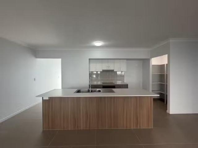 Rental! 3 BR 2/5 Soapbush Court, PALMWOODS, QLD 4555 Duplex.