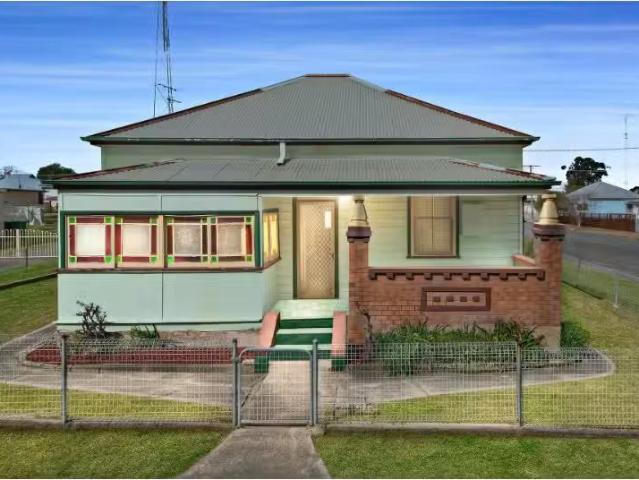 Charming 3 BR 266 Vincent Street, Cessnock House for rent Lis.