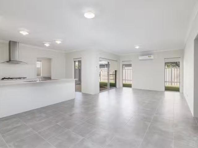 Rental! 3 BR 2/6 Gregory Street, South Bunbury, WA 6230