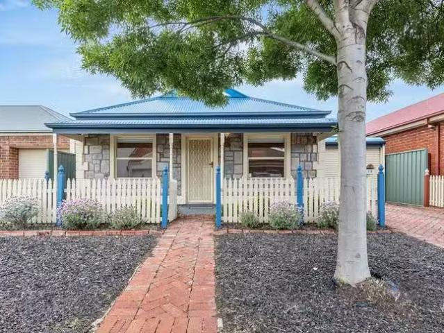 Just in! 3 BR 28 Blue Wren Circuit, Mawson Lakes, SA 5095