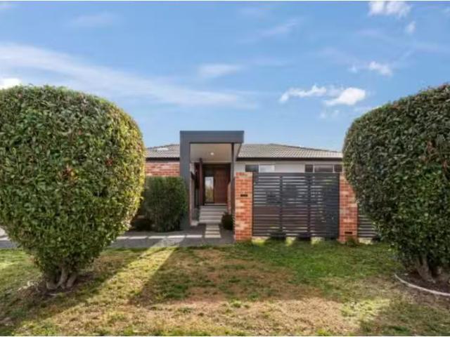 Just in! 3 BR 28A Bangalay Crescent, Rivett House for rent Li.