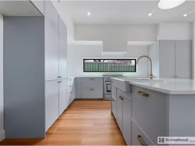 Nice 3 BR 291 Russell Street, Bathurst Townhouse for rent Lis.