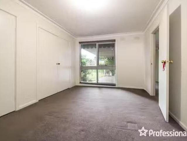 Rental! 3 BR 29 Fonteyn Drive, Wantirna South, VIC 3152