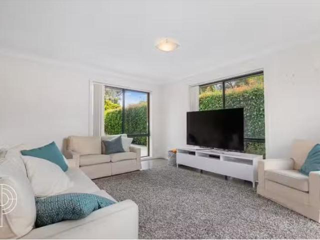 For Rent! 3 BR 29B Ogilby Crescent, Page House for rent Liste.