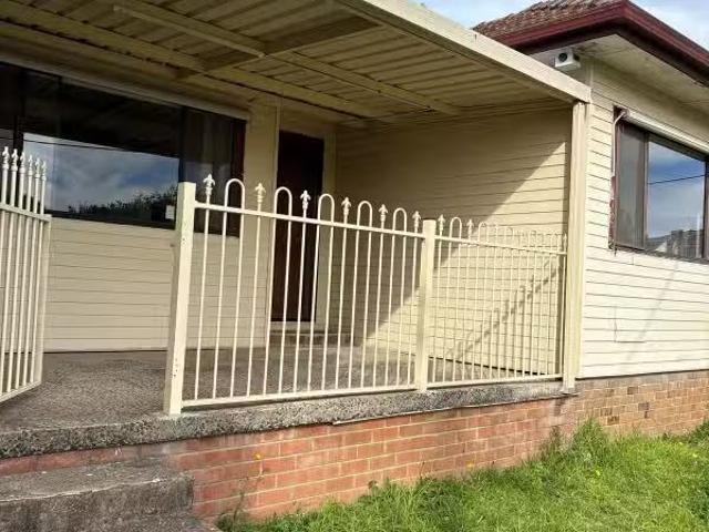 Deal! 3 BR 2 CARANATION STREET, GUILDFORD, NSW 2161 House fo.