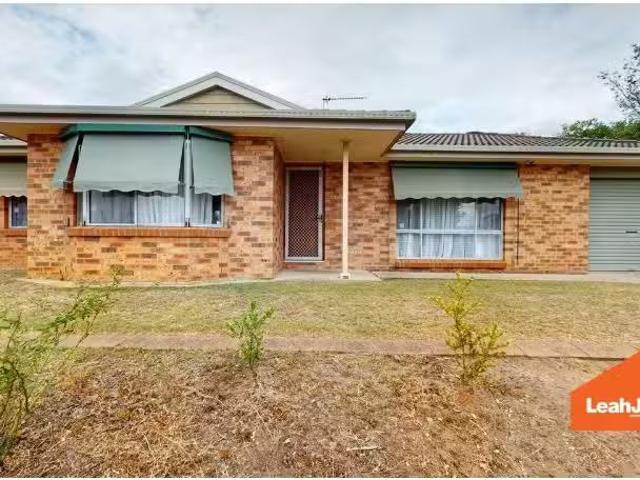 Unique 3 BR 2 Clayton Crescent, Rutherford House for rent Lis.