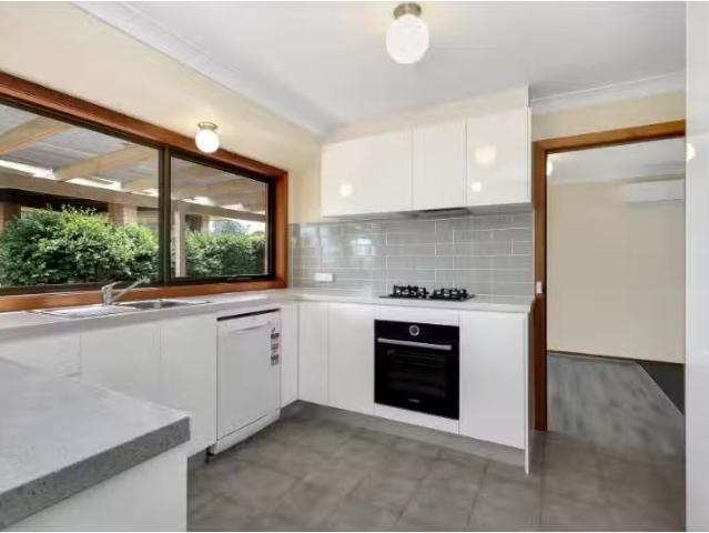 For Rent! 3 BR 2 Irvine Street, Kiama House for rent Listed b.