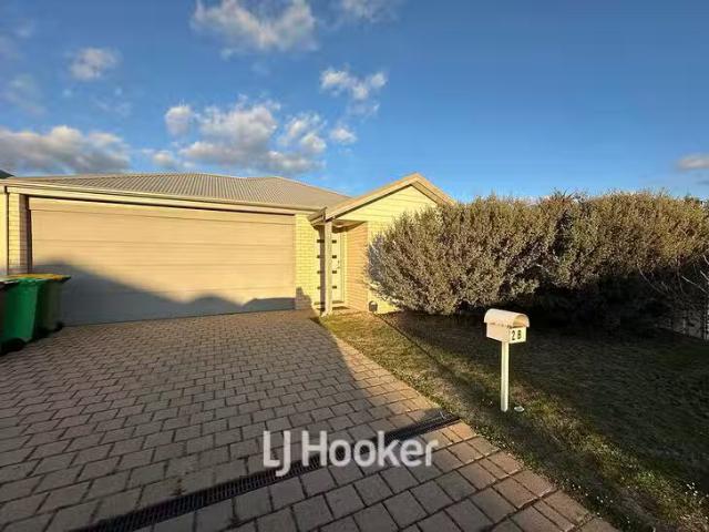 Rental! 3 BR 2B Lewana Approach, Dalyellup, WA 6230