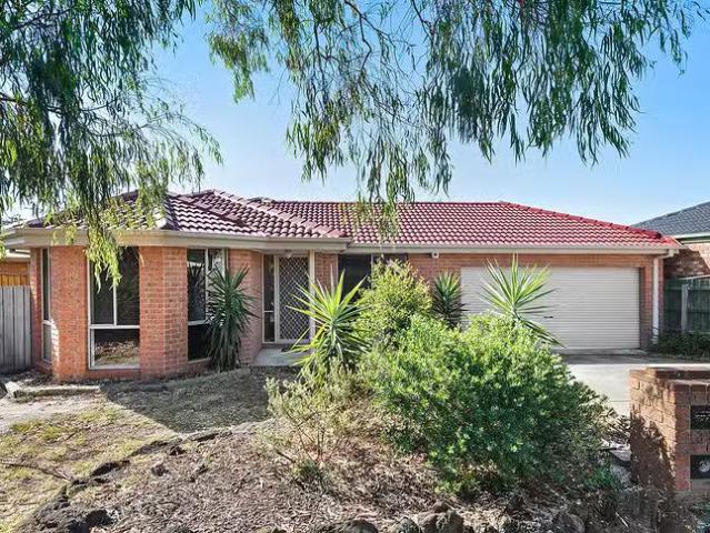 Nice 3 BR 33 Chapman Street, Carrum Downs, VIC 3201