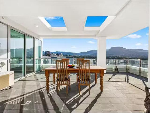Nice 3 BR 304/10 Regent Street, Wollongong Apartment for rent.
