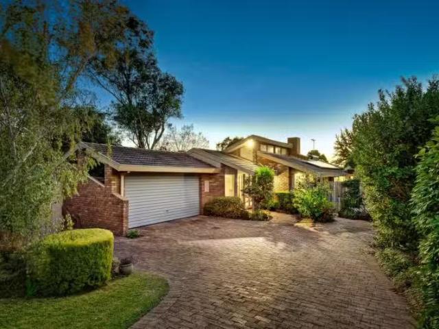 Deal! 3 BR 30 Everton Grove, Surrey Hills VIC 3127 House For.