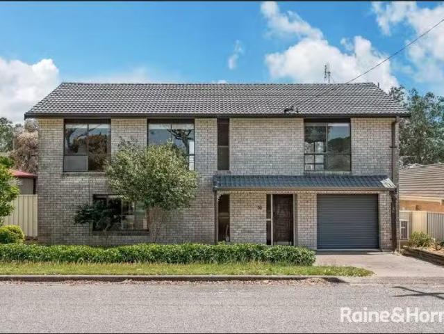 Cozy 3 BR 30 King Albert Avenue, TANILBA BAY House for rent L.