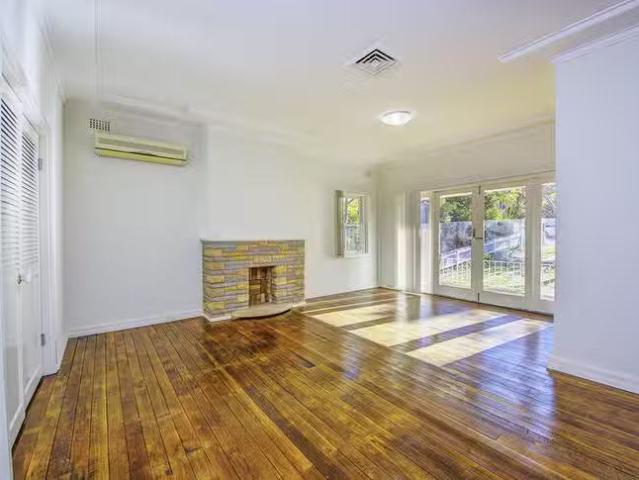 Unique 3 BR 30 Sugarloaf Crescent, Castlecrag, NSW 2068