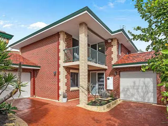 For Rent! 3 BR 3/17 Ramsdale Street, Scarborough, WA 6019