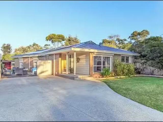 For Rent! 3 BR 31 Kirkwood Avenue, Seaford, VIC 3198