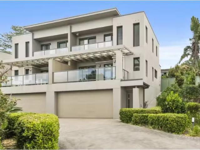 New 3 BR 3/29 Bellevue Road, Figtree Townhouse for rent Liste.
