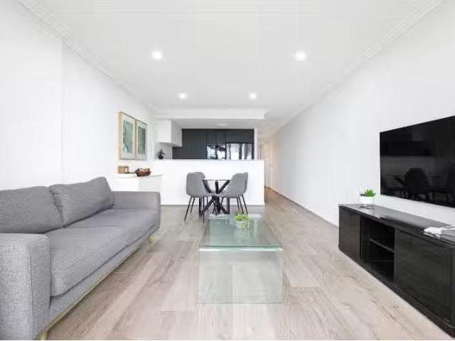 Charming 3 BR 33/4 Bank Street, WOLLONGONG Apartment for rent.