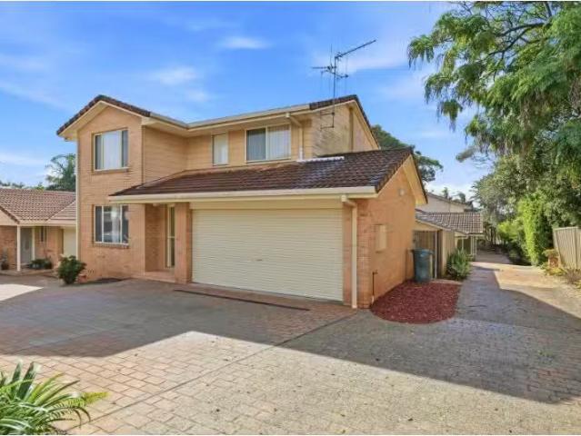 Nice 3 BR 3/38 Chalmers Street, Port Macquarie House for rent.