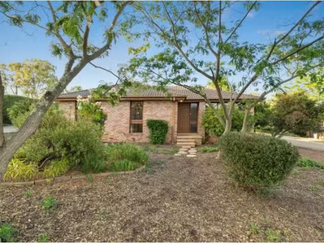 Cozy 3 BR 37 Rohan Rivett Crescent, Mc Kellar House for rent.