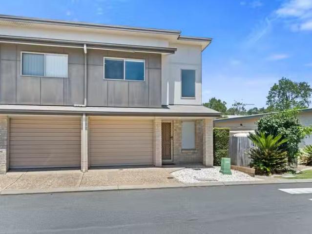 Deal! 3 BR 34/172 180 Fryar Road, EAGLEBY, QLD 4207 Townhous.
