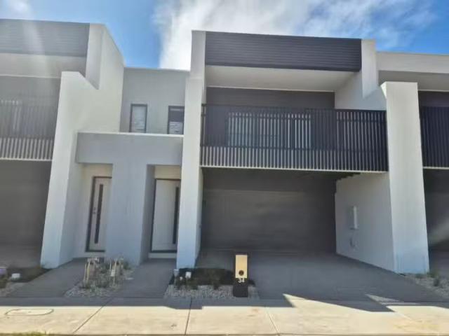 For Rent! 3 BR 34 Titan Drive, Clyde North VIC 3978 House Fo.