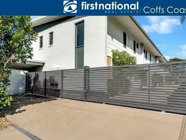 Nice 3 BR 3/64 Park Beach Road, Coffs Harbour Townhouse for re.