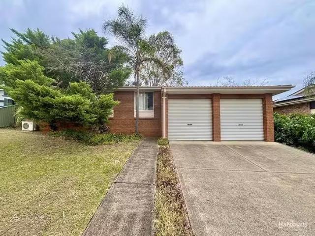 Charming 3 BR 3 Bauxite Place, Eagle Vale, NSW 2558