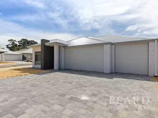 Nice 3 BR 3 Colosseum Entrance, Baldivis, WA 6171