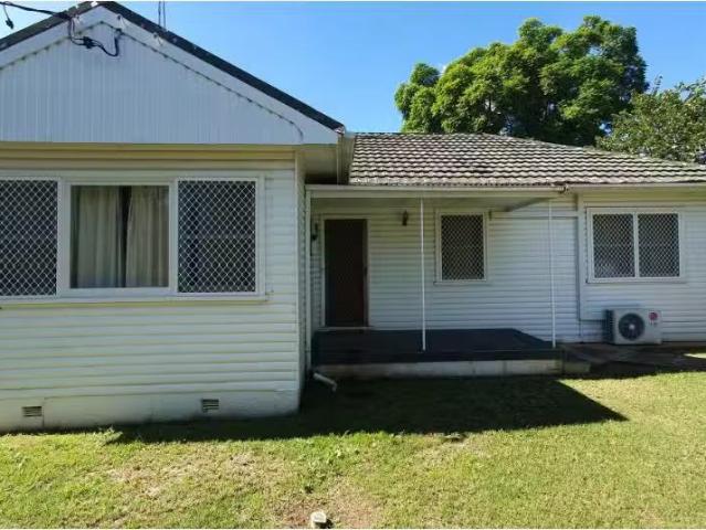 Just in! 3 BR 3 Edward Street, Tamworth House for rent Listed.