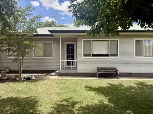 Cheap 3 BR 3 Elliot Street, FORBES House for rent Listed by B.
