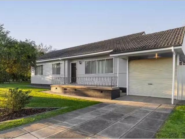 Deal! 3 BR 3 Paull Street, KOORINGAL House for rent Listed by.