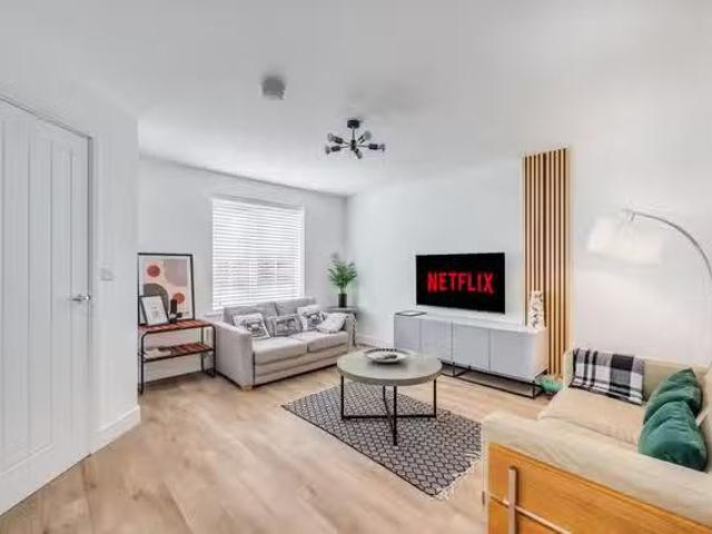 Just in! 3 BR Adrian Avenue