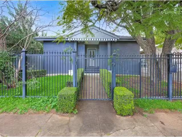 Nice 3 BR Cottage/102 Brisbane Street, TAMWORTH Property for r.