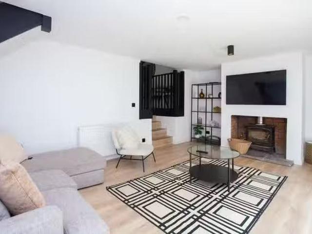 Unique 3 BR Glenartney