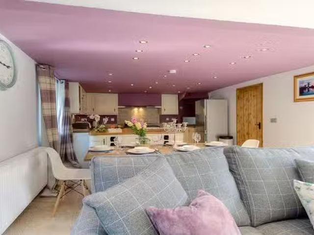 Nice 3 BR High Street