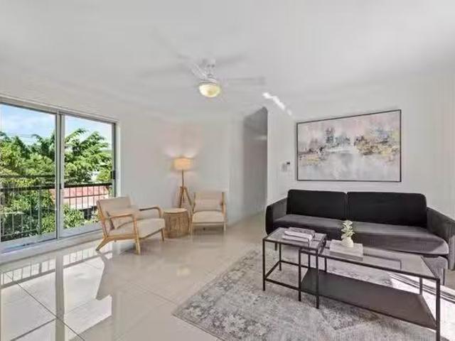 New 3 BR Latrobe Street