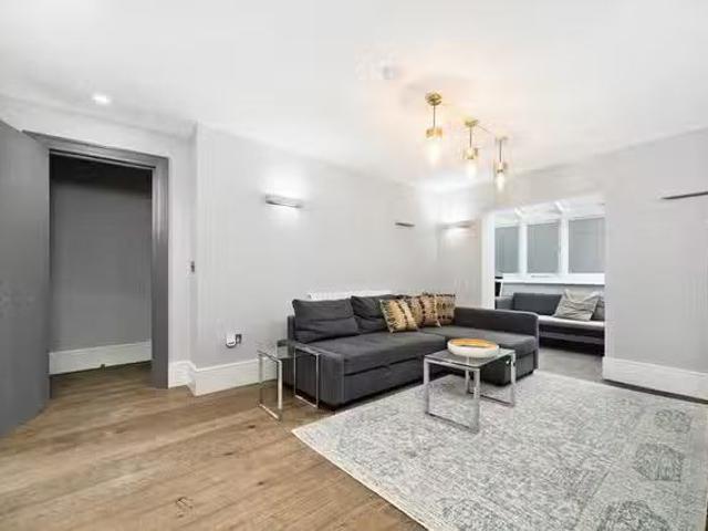 For Rent! 3 BR Lisson Grove