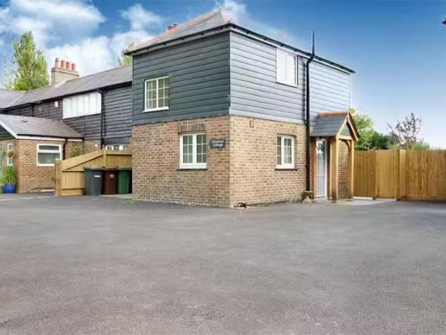 Just in! 3 BR Parking for rent in Magham Down, Hailsham, East.