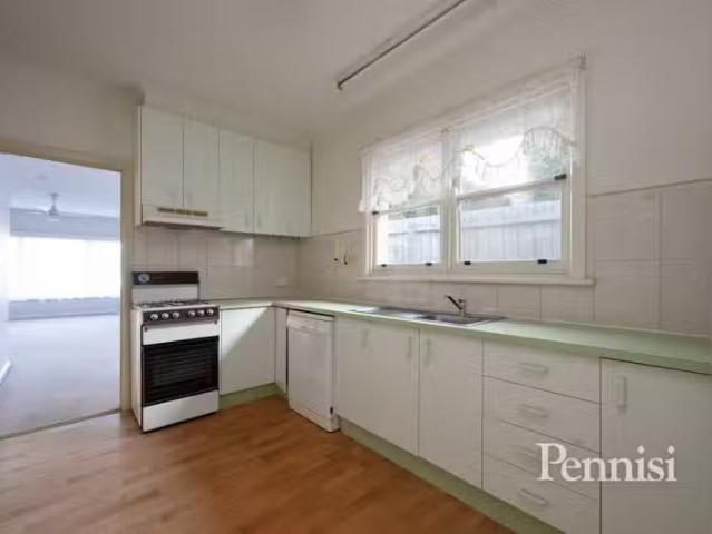 Cheap 3 Carlyle Street, Moonee Ponds VIC 3039